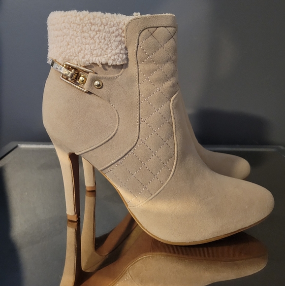 Guess Heeled Booties 8.5 - Picture 2 of 4